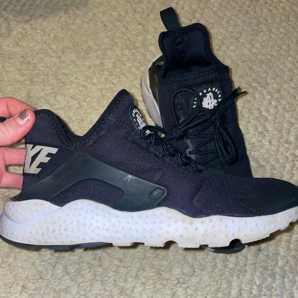 Woman Black Nike Air Hurricane
